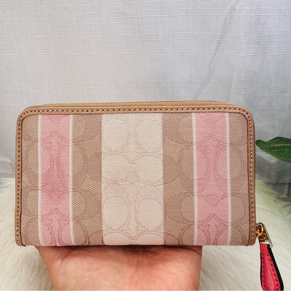Coach zip wallet ! Like new ! - Picture 2 of 3